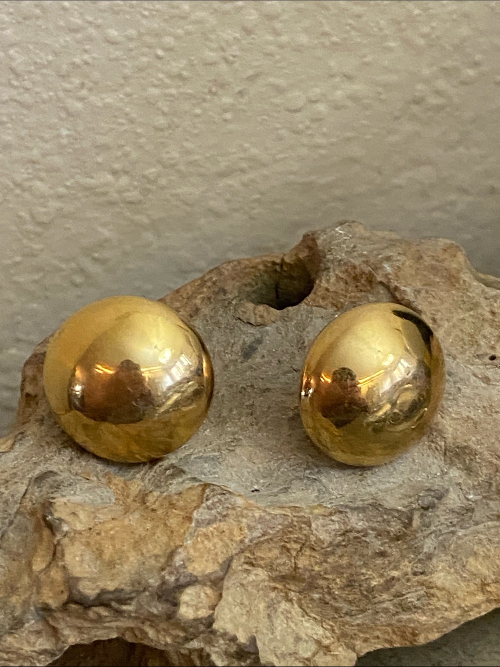 Vintage 60s MONET Gold Plated Clip On Earrings